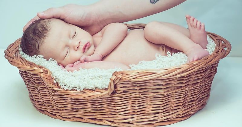 Randonnée en montagne avec un bébé en portage : le guide serein